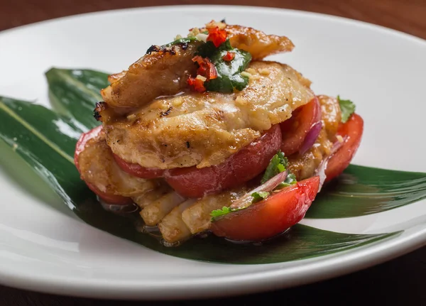 Bacalao con tomates —  Fotos de Stock