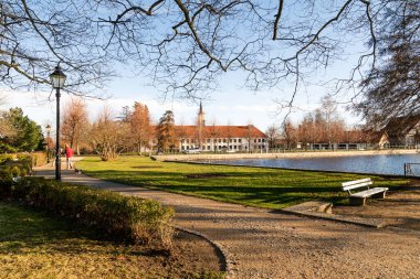 Almanya 'nın Ilsenburg şehrinde güzel bir göl