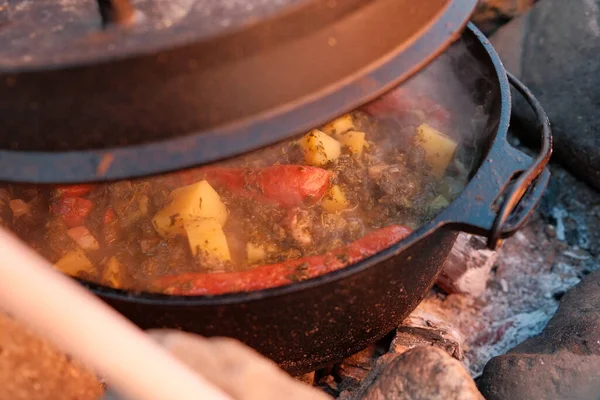 Cocinar Col Rizada Fuera Del Fuego — Foto de Stock