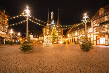 Harz Dağları 'ndaki Wernigerode' de terk edilmiş bir Noel pazarı.