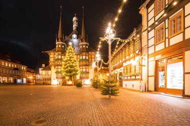 Noel Zamanı Tarihi Belediye Binası Wernigerode