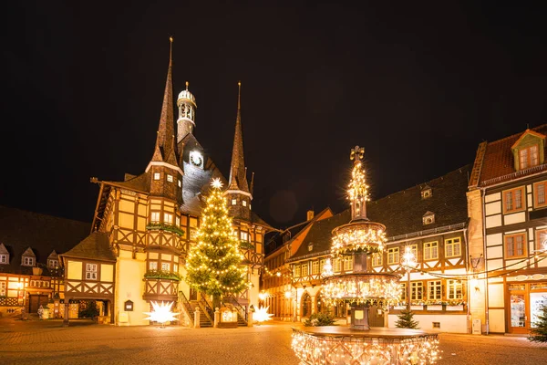 Wernigerode Belediye Binası Noel için aydınlık
