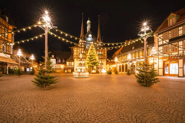 Harz Dağları 'ndaki Wernigerode' de terk edilmiş bir Noel pazarı.