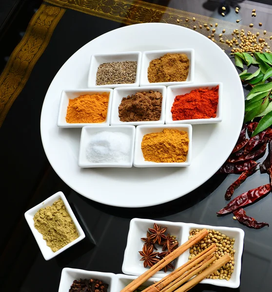 Indické a vaření koření — Stock fotografie
