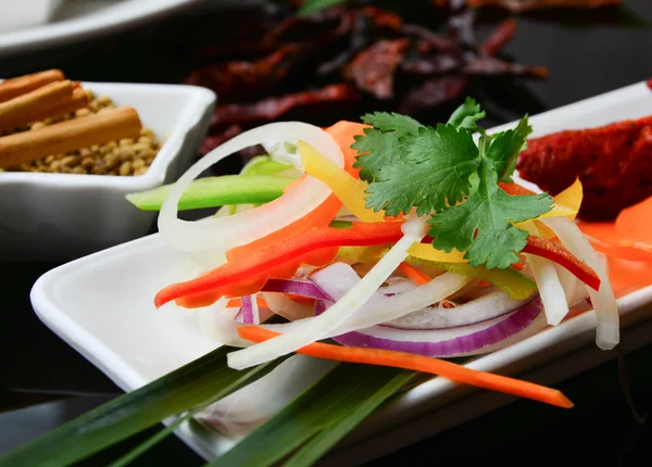 Hint ana yemek eşlik etmek için salatası.