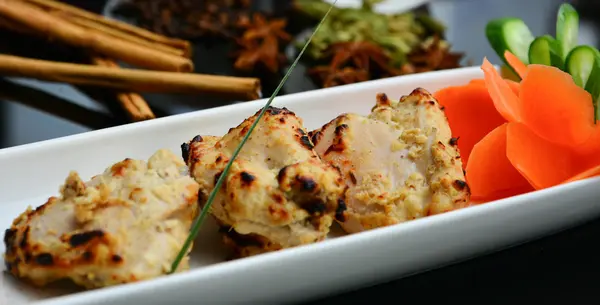 Hint tavuk parçaları  