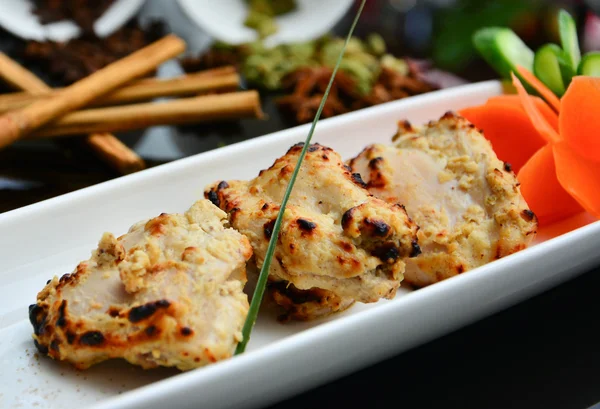 Hint tavuk parçaları  