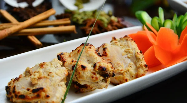 Hint tavuk parçaları  