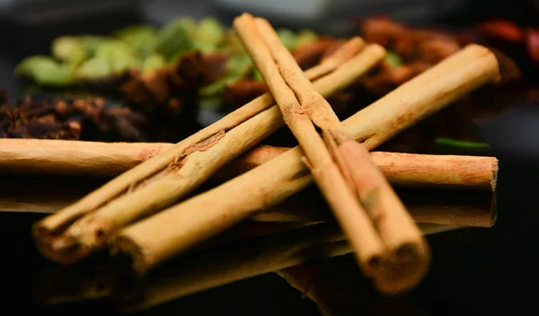 Cinnamon Sticks — Stock Photo, Image