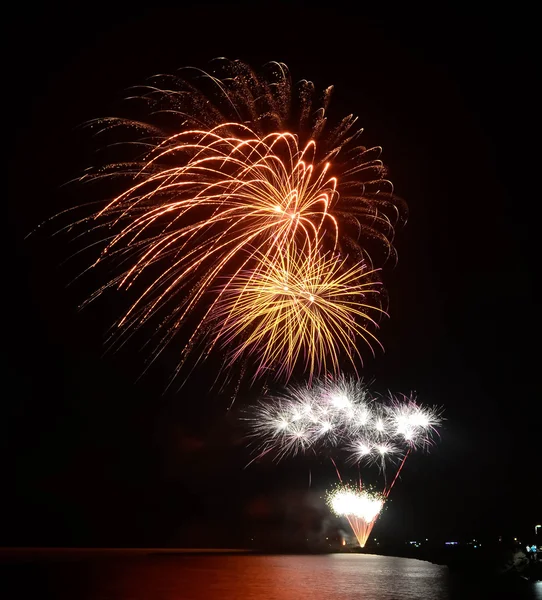 Havai fişek Nye 2014