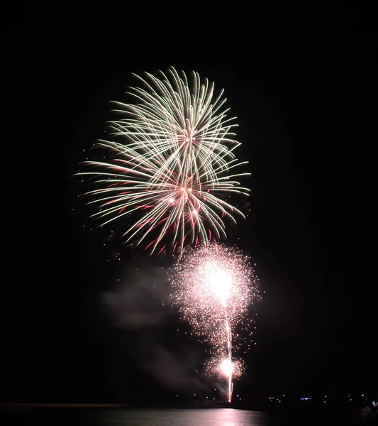 Havai fişek Nye 2014