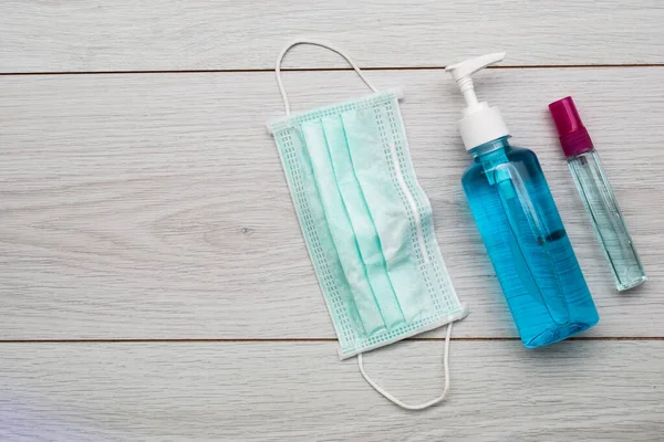 Hygienemaske Und Alkohol Gel Zum Schutz Gegen Viren Covid Umgebungen — Stockfoto