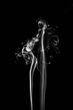 Siyah arkaplanda soyut sis veya duman hareketi