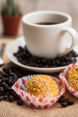 Tuzlu yumurta sarısıyla fasulyeli kek, Chiness Puff.