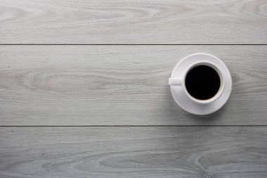 Kahve fincanı ahşap üst görünümde, boşluğu kopyala