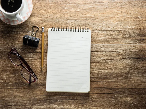 Escritório Mesa Notebook Com Lápis Xícara Café Óculos Olho Flat — Fotografia de Stock