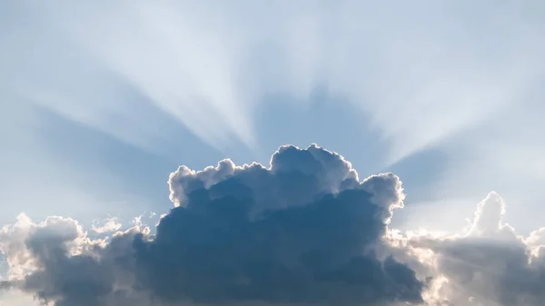 Nuvens Céu Raios Sol — Fotografia de Stock