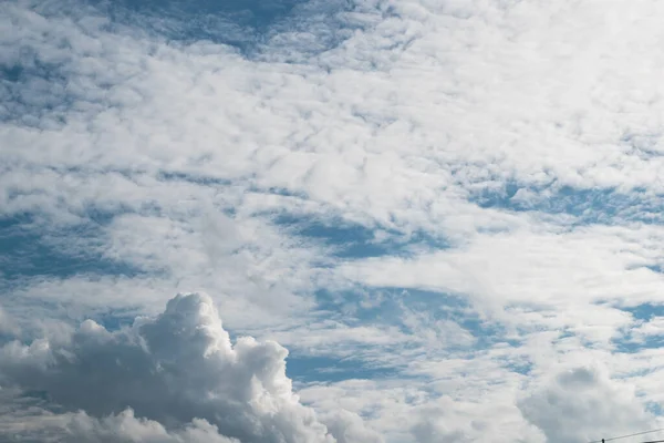 Langit Biru Awan Warna Warni Latar Belakang Modern — Stok Foto