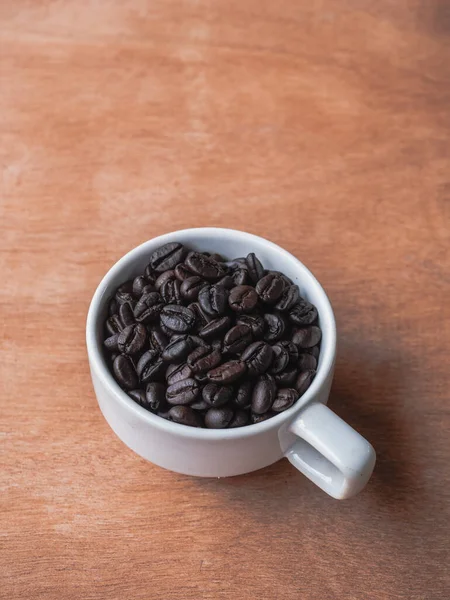 Close Coffee Cup Full Fresh Coffee Beans — Stock Photo, Image