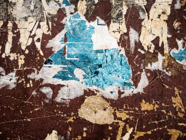 Pasaklı duvarda eski poster hatıraları