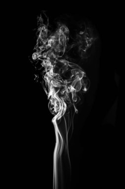 Siyah arkaplanda soyut sis veya duman hareketi