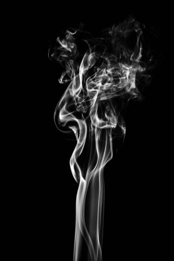 Siyah arkaplanda soyut sis veya duman hareketi