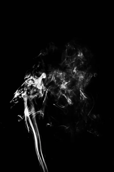 黑色背景上的雾或烟的抽象运动 — 图库照片