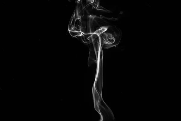 黑色背景上的雾或烟的抽象运动 — 图库照片