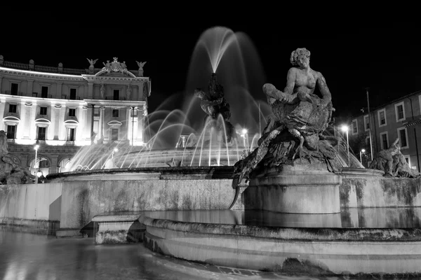 Nacht uitzicht, Piazza Esedra, Rome. Italië — Stockfoto