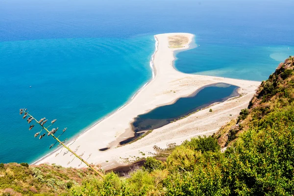 Vista de la playa de tindari en Sicilia —  Fotos de Stock