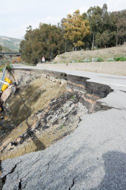 Heyelan Sicilya ulusal bir yolda