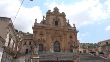 Sicilya, Modica, Barok Wonder kasabası. Aziz Peter Kilisesi (San Pietro) Merdivenleri ile