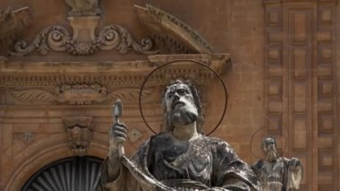 Sicilya, Modica, Barok Wonder kasabası. Aziz Peter Kilisesi (San Pietro) Merdivenleri ile