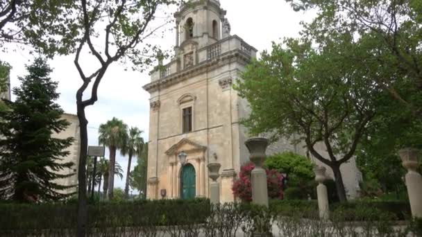 シチリア島ラグーザ イブラのイブロ庭園 Giardino Ibleo にあるS ジャコモ アポストロ教会 映像4K — ストック動画
