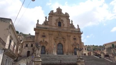 Sicilya, Modica, Barok Wonder kasabası. Aziz Peter Kilisesi (San Pietro) Merdivenleri ile