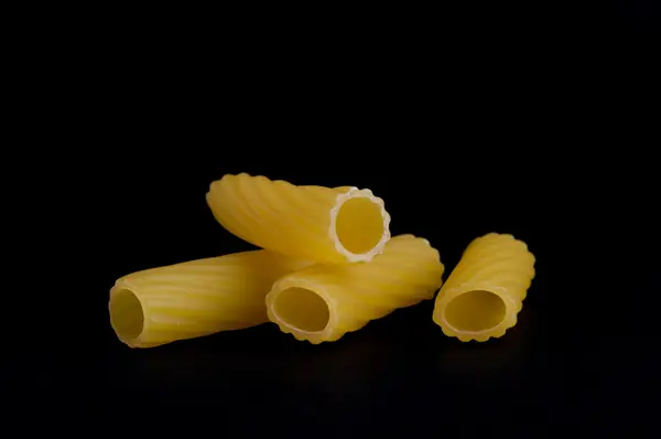 Pasta op zwart — Stockfoto