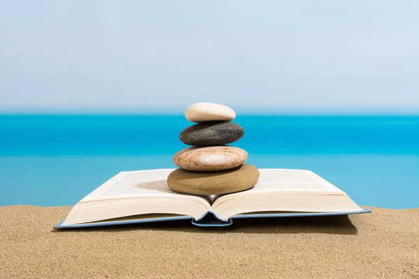 Book beach — Stock Photo, Image