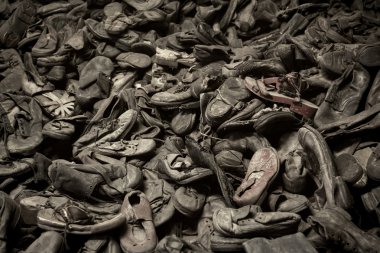 Auschwitz'de en büyük nazi toplama ca kurbanlarının çizmeler