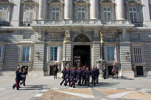 Смена Гвардии
 