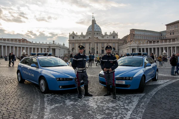 VATICANO, 14 noviembre 2015 - Mejora de la seguridad en Roma después de la — Foto de Stock