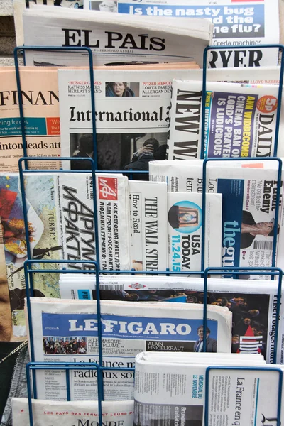 International newspapers and magazines — Stock Photo, Image