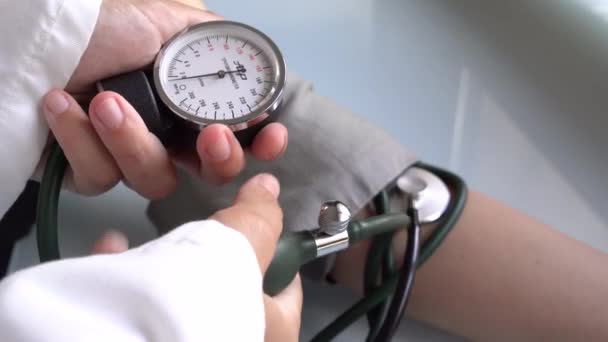 Doctor Measuring Blood Pressure Young Woman — Stock Video