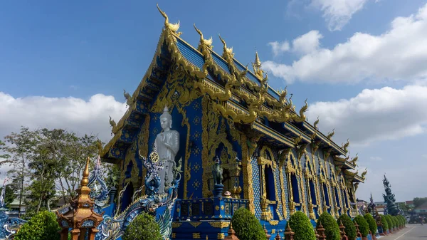 Chiang Rai, Tayland 'da Wat Rong Suer 10 adlı mavi tapınak.