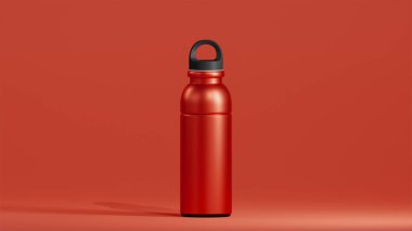 Modern tasarıma sahip spor içeceği şişesi, siyah kapaklı kırmızı kapaklı kırmızı arka planda duruyor.