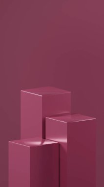 Koyu Rouge renklerinde üç farklı boyutta küp podyum, koyu kırmızı renkli arka plan önünde düzenlenir. Metalik parlak küpler