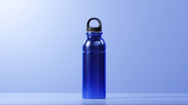 Modern parlak içki şişesi metalik lacivert ve siyah kapaklı düz bir Cornflower arkaplanı üzerine kurulmuş.