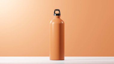 Parlak Amber bal peteği renginde izole edilmiş modern bir şişe. Benzersiz parlak siyah şişe kapağı. Kehribar bal peteği arkaplanının üzerine takla