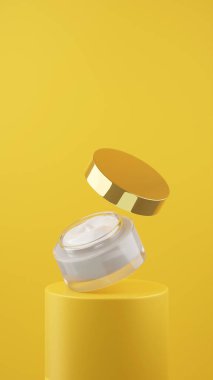 Güneşin doğuşu podyumunun üzerinde beyaz renkli kremayla dolu berrak bir kozmetik kavanozu. Gün doğumu bitimi