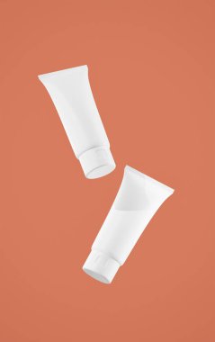 Şeftali greyfurt renginde arka planda beyaz renkli çift tüp kremi. 2 beyaz tüp krem şablonu.