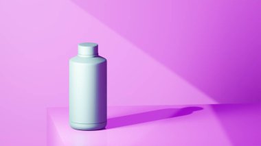 Eflatun renkli içki şişesi menekşe arkaplanının önüne yerleştirilmiş parlak renkli fotograf konsepti